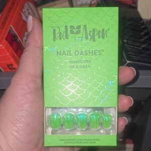 Red Aspen Green Press-On Nails